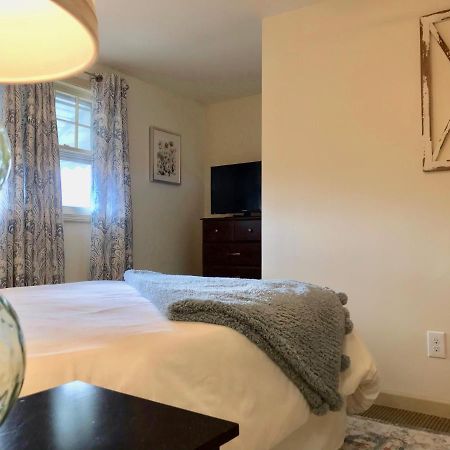 The Little Italy Of Niagara Falls Bed & Breakfast Bagian luar foto