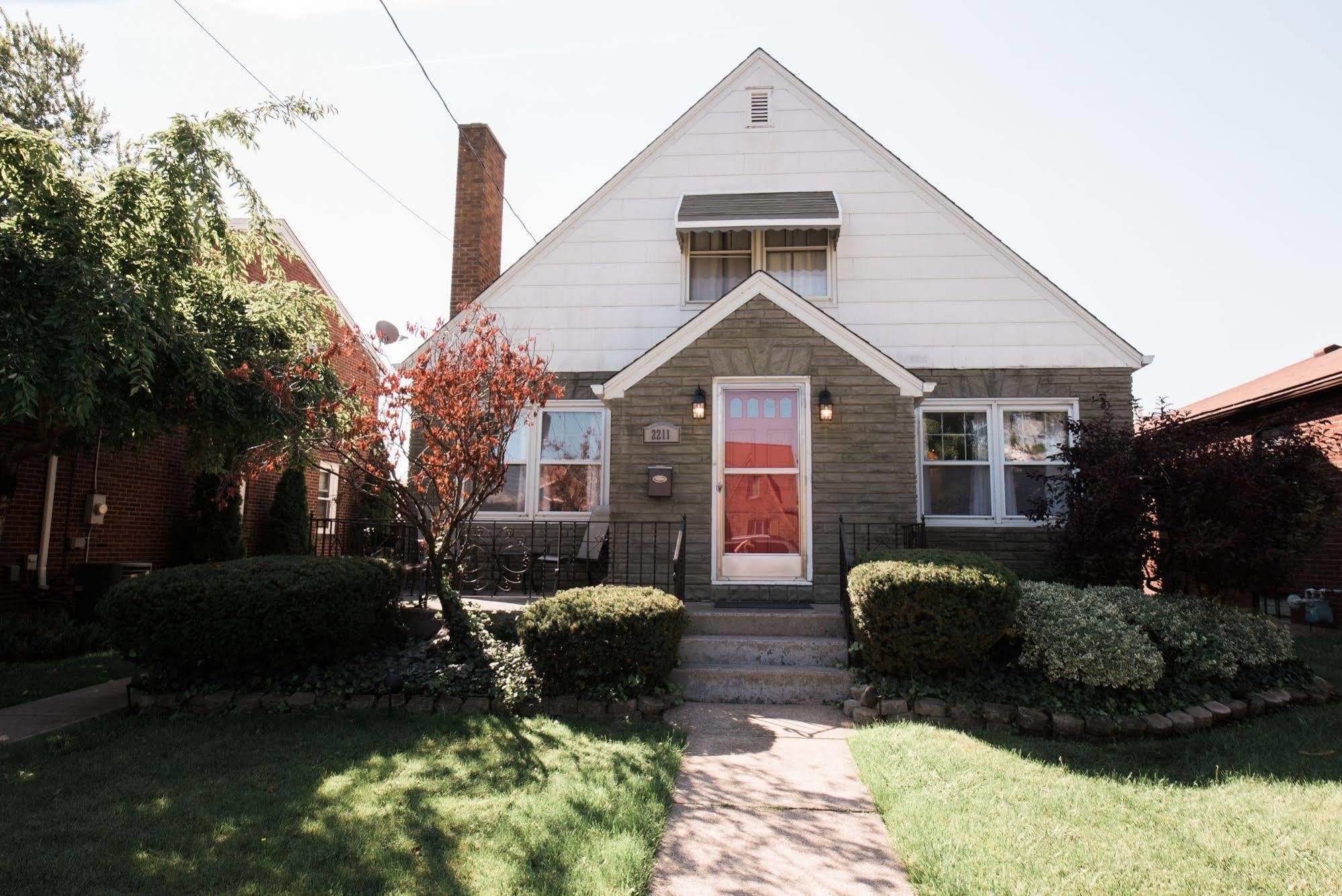 The Little Italy Of Niagara Falls Bed & Breakfast Bagian luar foto